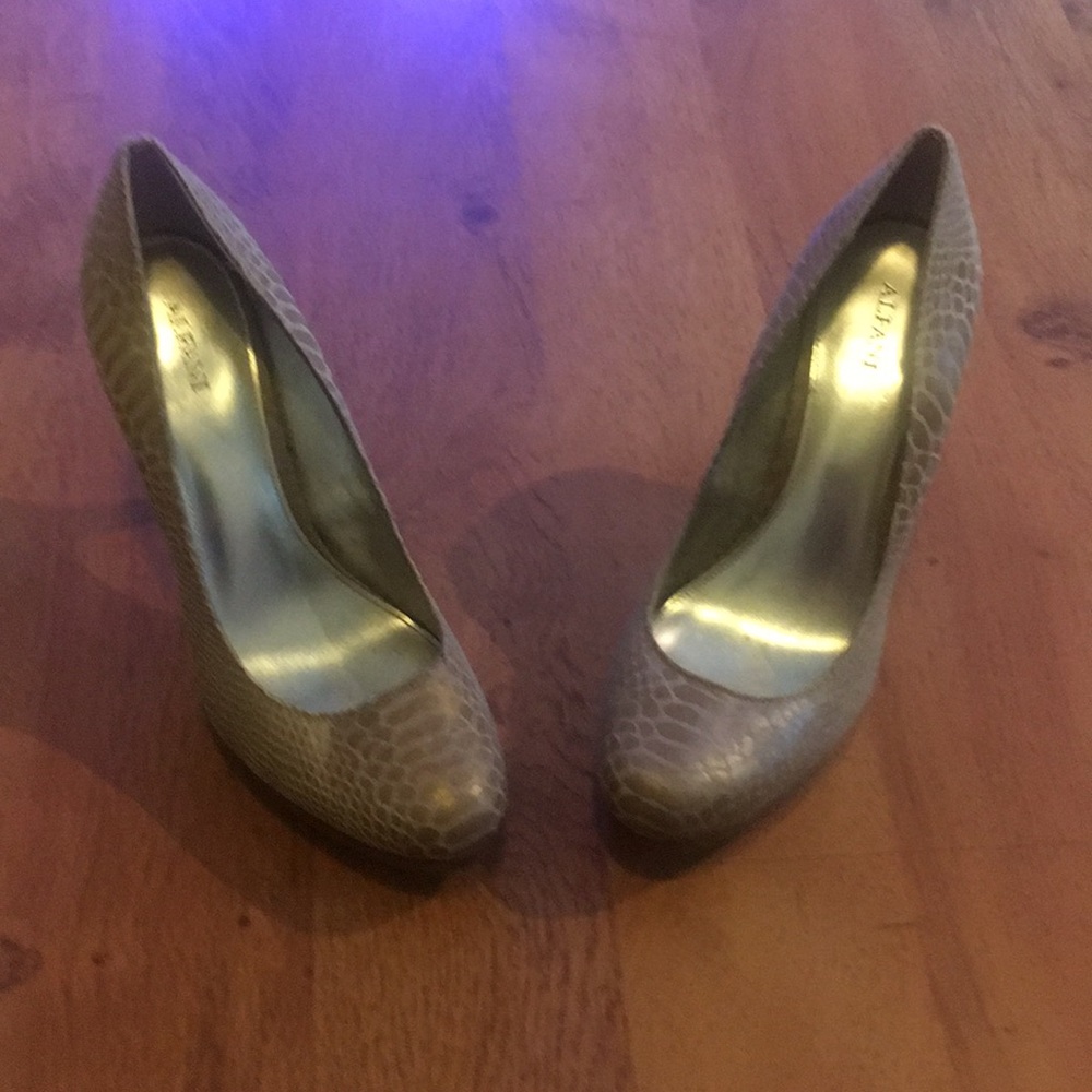 Alfani snakeskin print heels